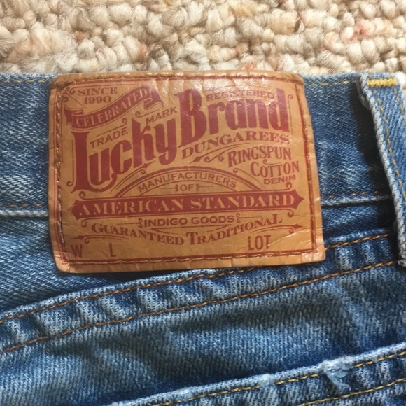 LIKE NEW Lucky brand regular inseam blue jeans - Picture 9 of 13